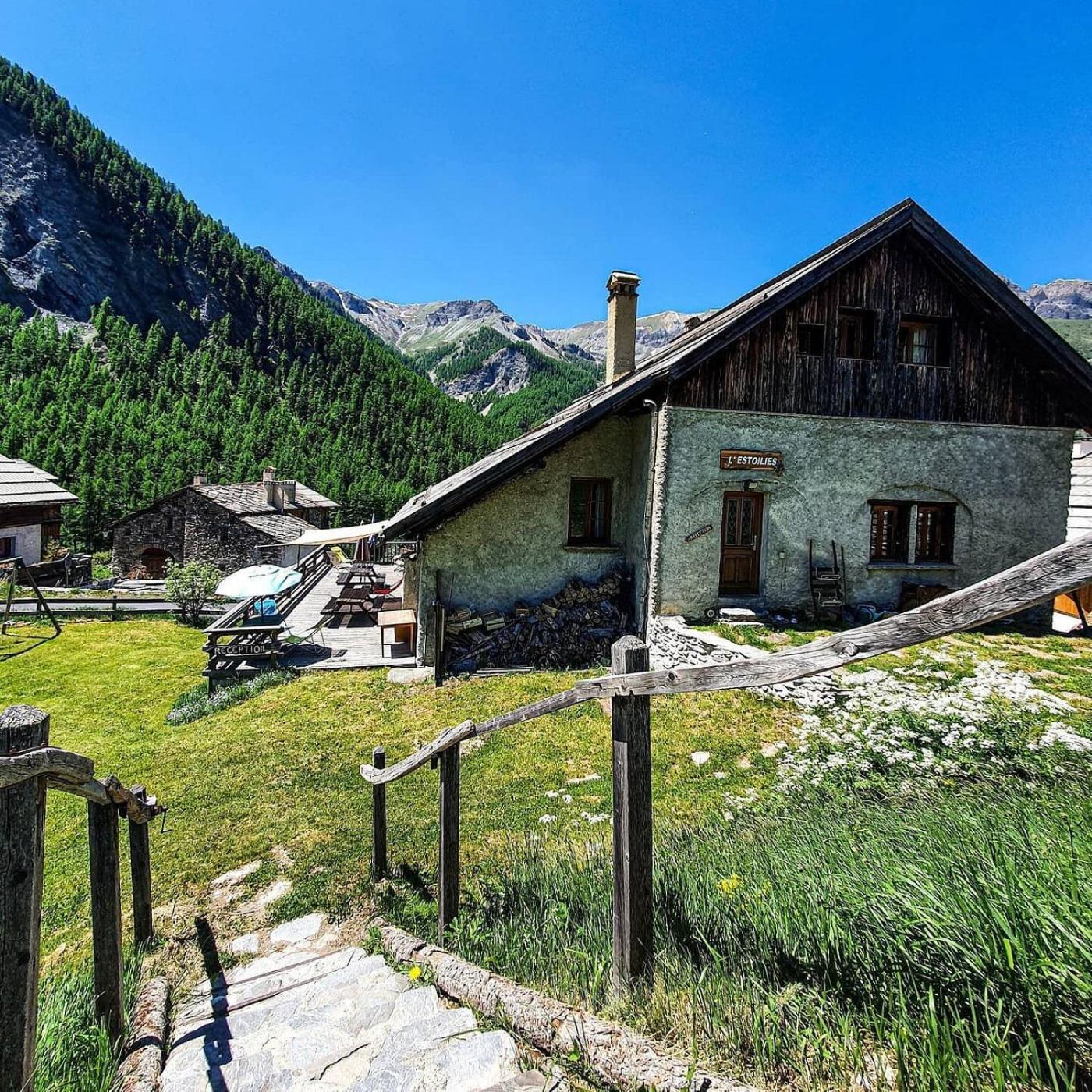 Auberge L'Estoilies Saint-Vérand Esterno foto